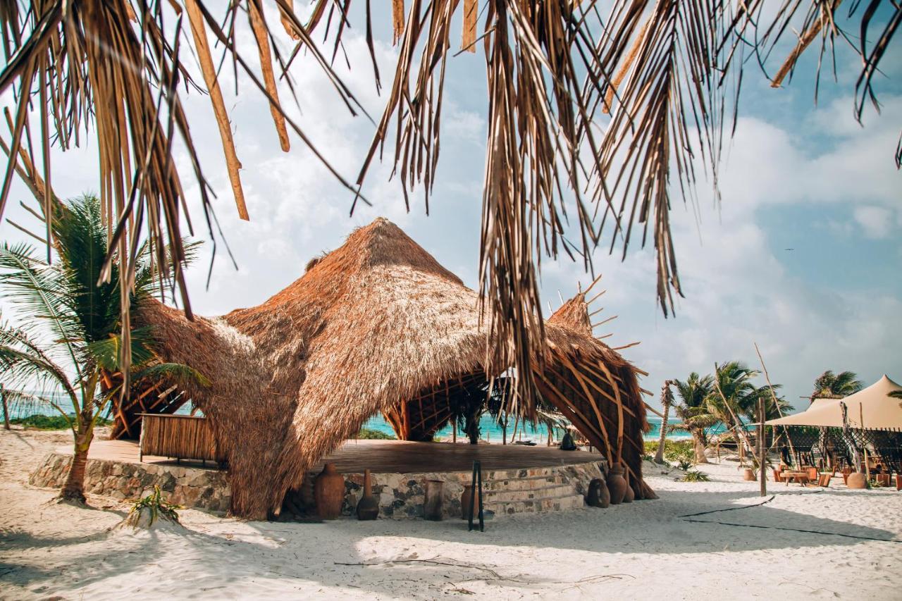Ikal Tulum Hotel Dış mekan fotoğraf A hut at Akumal