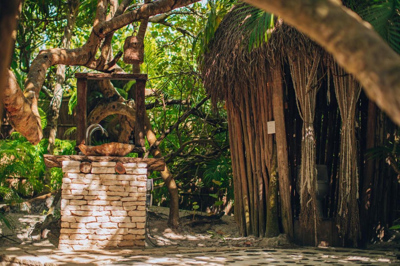 Ikal Tulum Hotel Dış mekan fotoğraf A fountain in the jungle