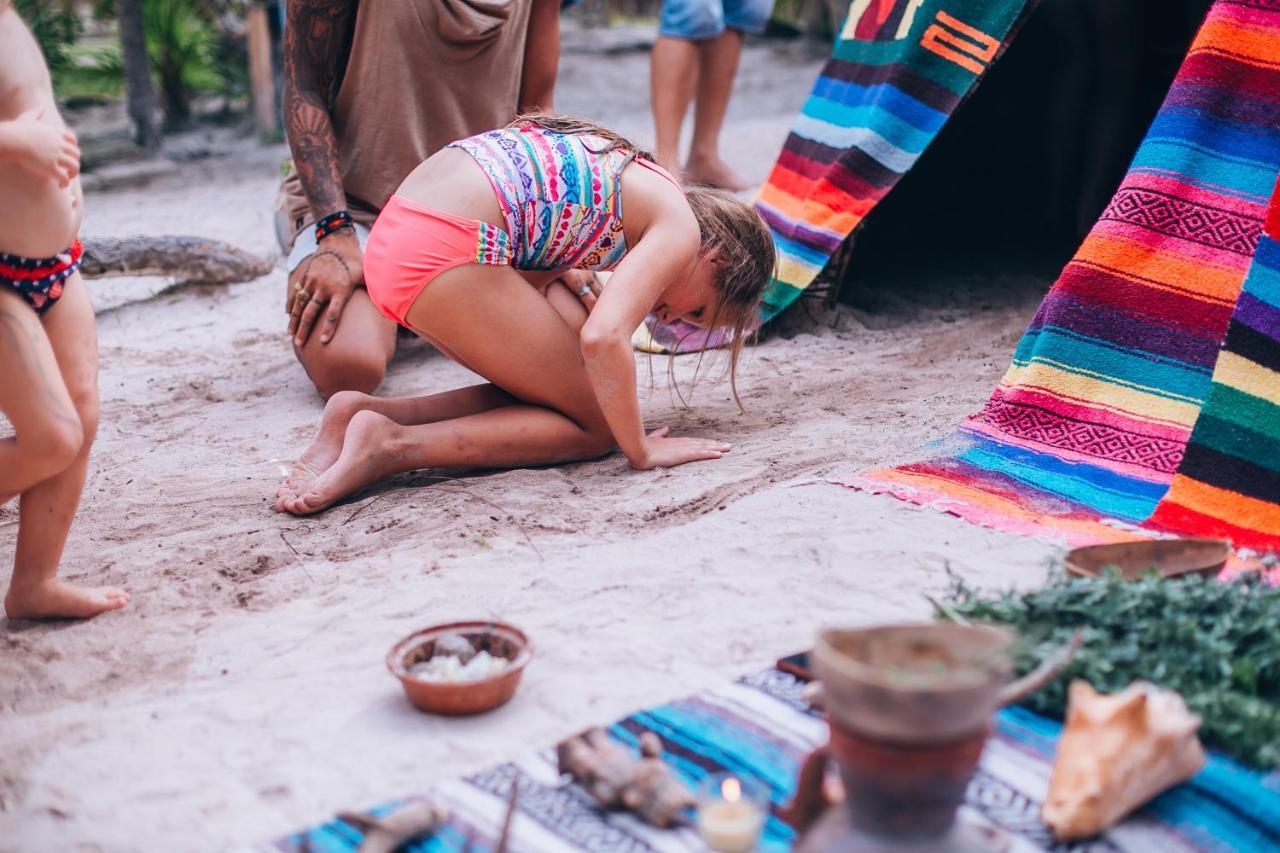 Ikal Tulum Hotel Dış mekan fotoğraf A woman in a trance state during a shamanic healing session