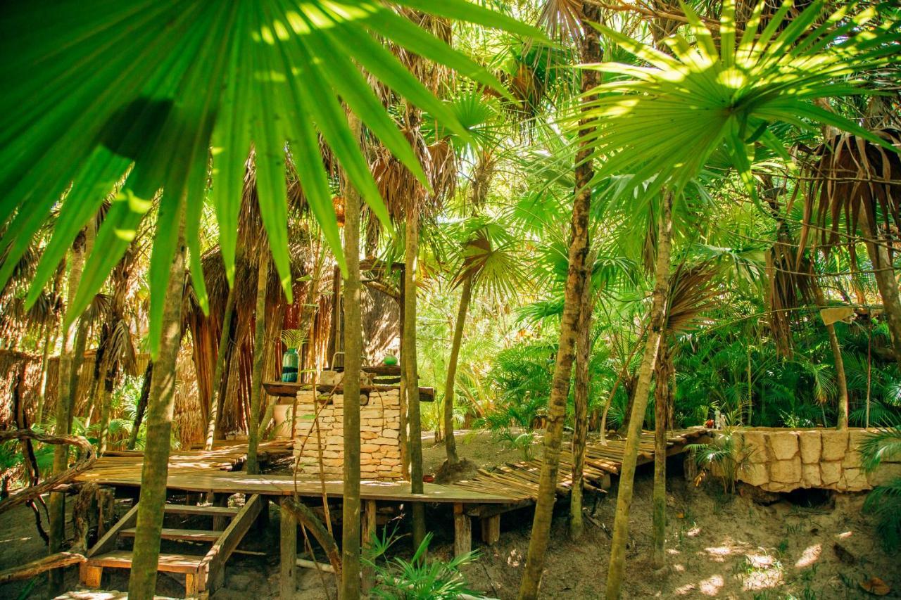 Ikal Tulum Hotel Dış mekan fotoğraf A traditional house in the Solomon Islands