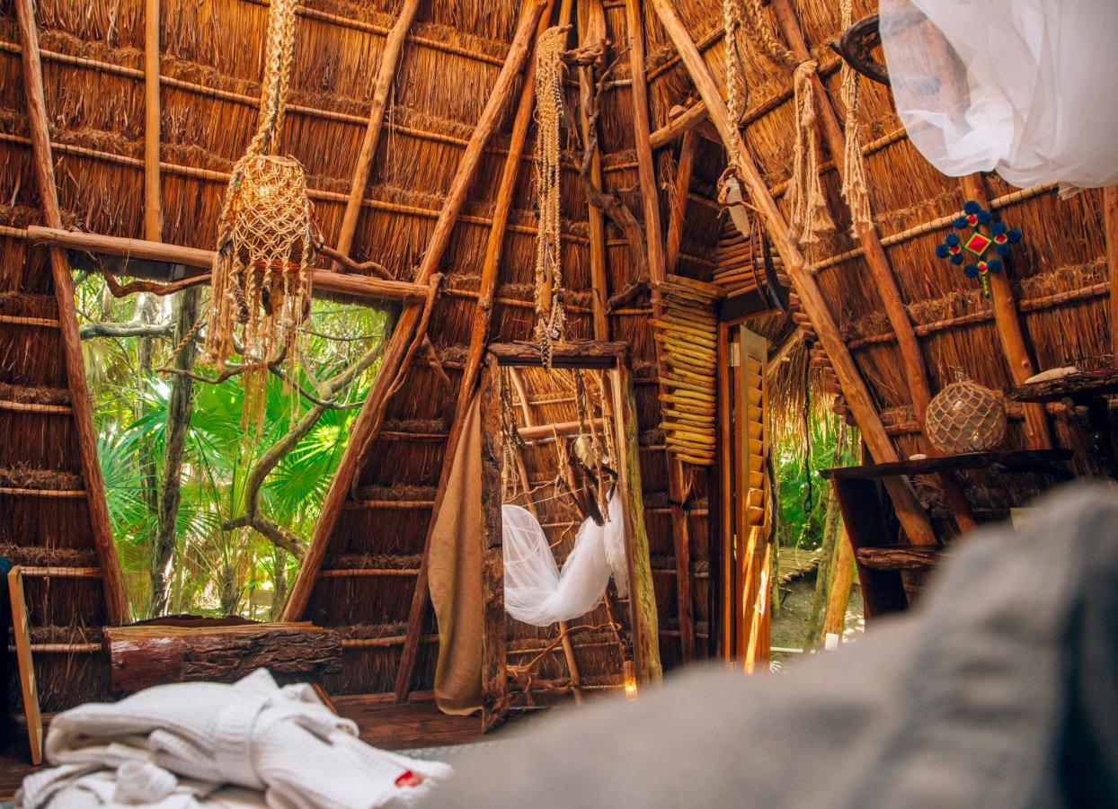 Ikal Tulum Hotel Dış mekan fotoğraf Interior of a hut at the resort