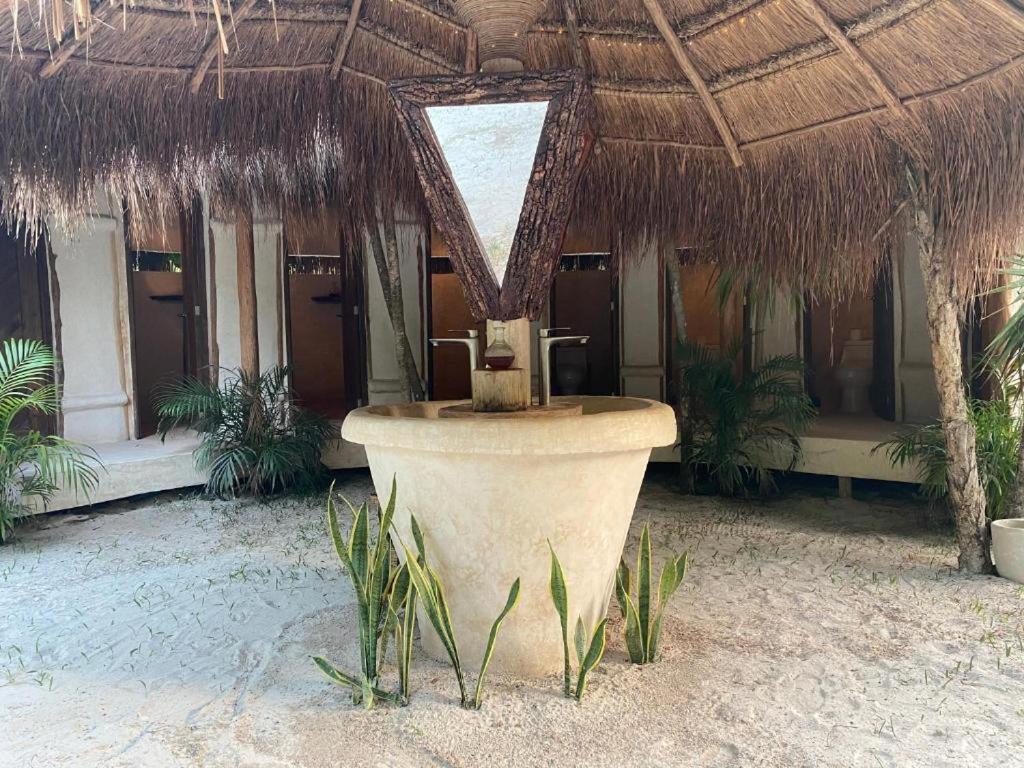 Ikal Tulum Hotel Dış mekan fotoğraf Fountain at the entrance of the spa